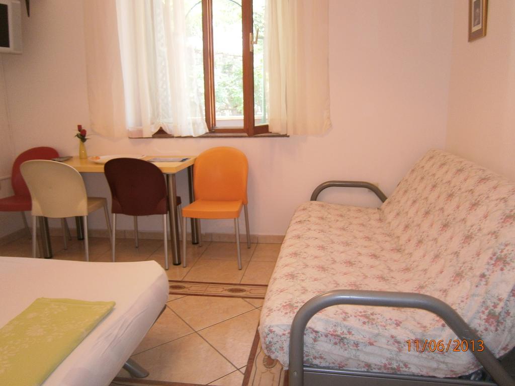 Villa Miranda - Croazia Omis Ruang foto